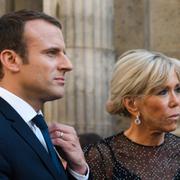 Emmanuel Macron tillsammans med sin hustru Brigitte Macron. 