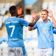 Malmö FF jublar efter 2–0-målet.