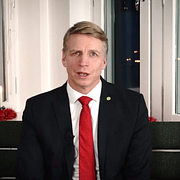 Per Bolund håller jultal.
