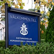 Exteriör på Sigtunaskolan Humanistiska Läroverket.