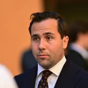 Biståndsminister Benjamin Dousa, (M) efter regeringens sommarfika i Rosenbad under torsdagen.