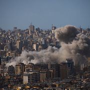 Rök efter en israelisk attack mot Beiruts södra förorter.