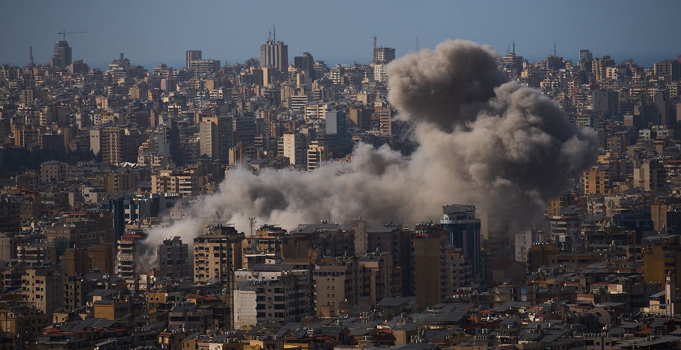 Rök efter en israelisk attack mot Beiruts södra förorter.