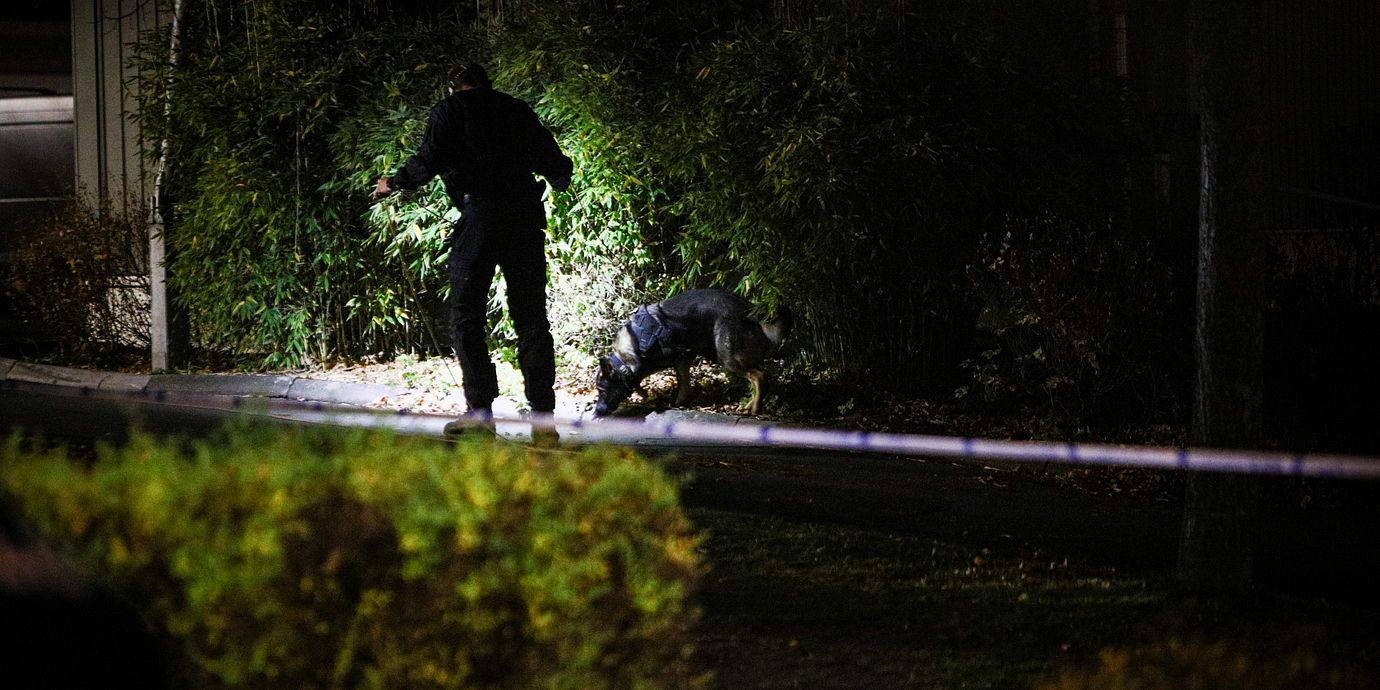 Polisen utreder ett misstänkt mord efter att en man i 40-årsåldern som hittades skadad utomhus i Öxnehaga i Jönköpings kommun.