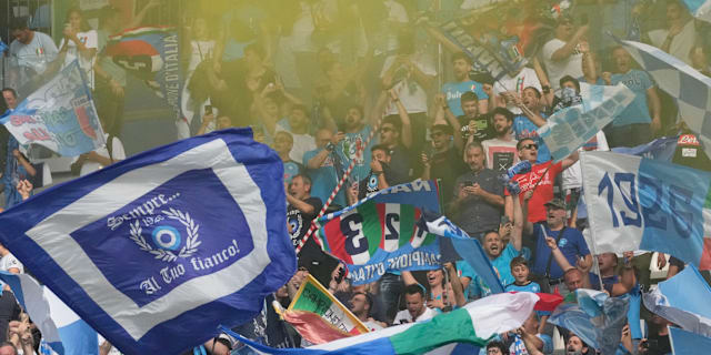 Napolis fans väntar på en match att börja. Arkivbild.  Andrew Medichini / AP